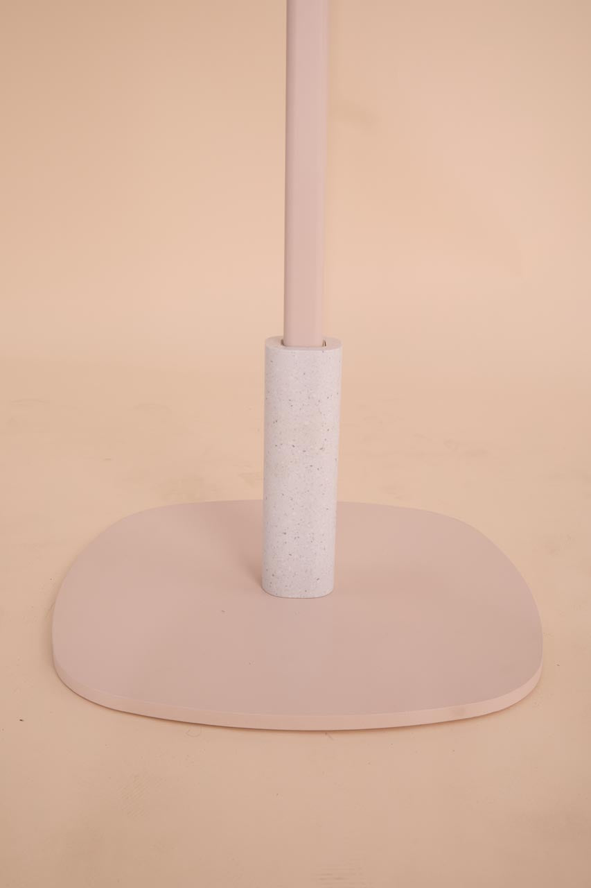 Central pole umbrella