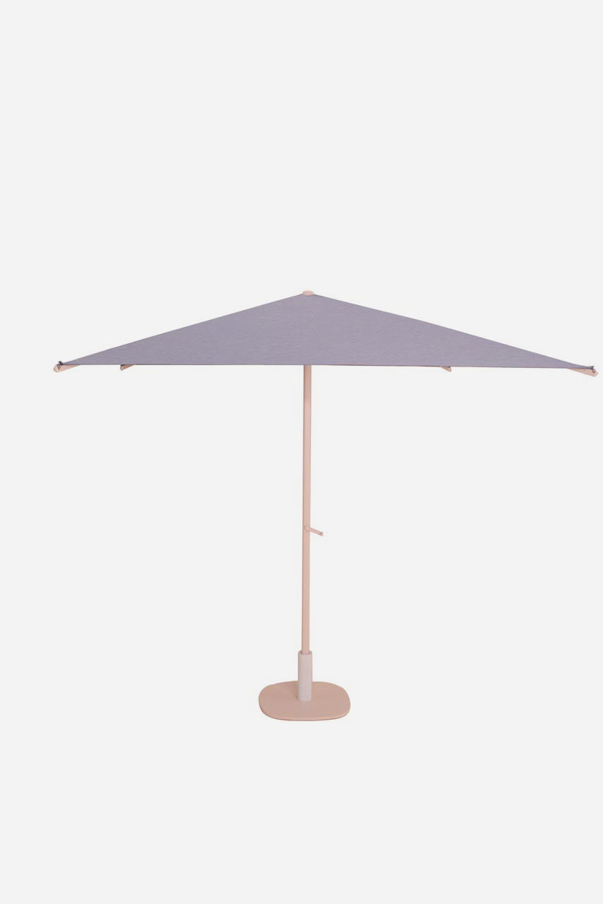 Central pole umbrella